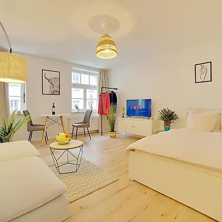 Ruhig - Frisch Renoviert - Zentral Apartment *